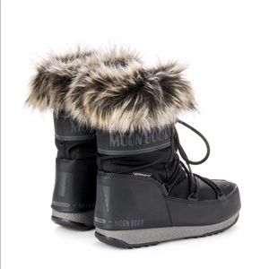 Moon Boots Ankle Boots in Black w/ Fur—